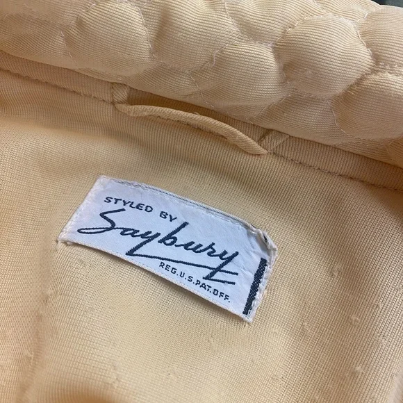 ^Saybury- Vintage 60’s - quilted nylon robe- gold buttons, pockets- XL - as is - Picture 2 of 11